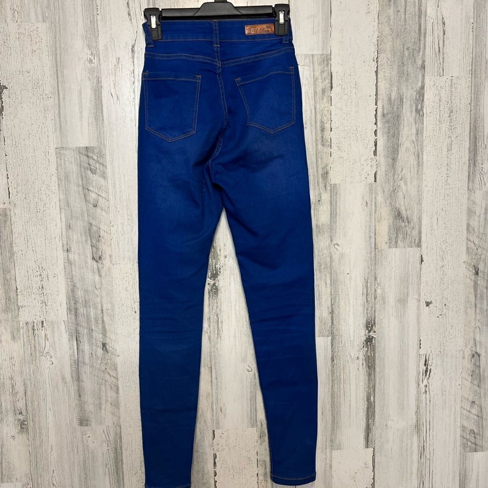 Blue jeans  - Picture 3 of 6